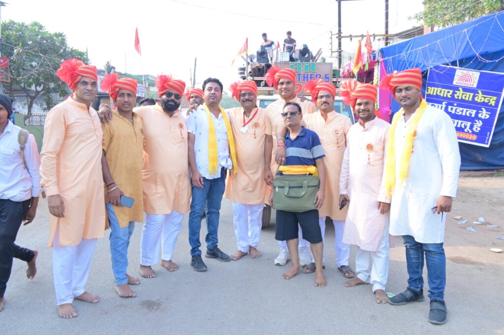 बरसी चंद्रहासिनी की कृपा-- <em>इतिहास रच गई शक्ति से निकली मां चंद्रहासिनी देवी की 24वीं पदयात्रा,50000 लोगों ने पैदल चलकर चंद्रहासिनी देवी का किया दीदार, चंद्रपुर पदयात्रा सेवा समिति ने किया था 18 अक्टूबर को आयोजन</em>, देवी भक्तों ने कहा ऐसी यात्रा नहीं देखी उन्होंने कही भी, साक्षात माता चंद्रहासिनी देवी की कृपा बरसी पैदल पदयात्रियों पर बरसी चंद्रहासिनी की कृपा-- <em>इतिहास रच गई शक्ति से निकली मां चंद्रहासिनी देवी की 24वीं पदयात्रा,50000 लोगों ने पैदल चलकर चंद्रहासिनी देवी का किया दीदार, चंद्रपुर पदयात्रा सेवा समिति ने किया था 18 अक्टूबर को आयोजन</em>, देवी भक्तों ने कहा ऐसी यात्रा नहीं देखी उन्होंने कही भी, साक्षात माता चंद्रहासिनी देवी की कृपा बरसी पैदल पदयात्रियों पर kshititech