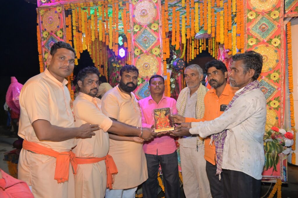 बरसी चंद्रहासिनी की कृपा-- <em>इतिहास रच गई शक्ति से निकली मां चंद्रहासिनी देवी की 24वीं पदयात्रा,50000 लोगों ने पैदल चलकर चंद्रहासिनी देवी का किया दीदार, चंद्रपुर पदयात्रा सेवा समिति ने किया था 18 अक्टूबर को आयोजन</em>, देवी भक्तों ने कहा ऐसी यात्रा नहीं देखी उन्होंने कही भी, साक्षात माता चंद्रहासिनी देवी की कृपा बरसी पैदल पदयात्रियों पर बरसी चंद्रहासिनी की कृपा-- <em>इतिहास रच गई शक्ति से निकली मां चंद्रहासिनी देवी की 24वीं पदयात्रा,50000 लोगों ने पैदल चलकर चंद्रहासिनी देवी का किया दीदार, चंद्रपुर पदयात्रा सेवा समिति ने किया था 18 अक्टूबर को आयोजन</em>, देवी भक्तों ने कहा ऐसी यात्रा नहीं देखी उन्होंने कही भी, साक्षात माता चंद्रहासिनी देवी की कृपा बरसी पैदल पदयात्रियों पर kshititech