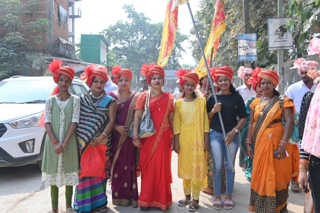 बरसी चंद्रहासिनी की कृपा-- <em>इतिहास रच गई शक्ति से निकली मां चंद्रहासिनी देवी की 24वीं पदयात्रा,50000 लोगों ने पैदल चलकर चंद्रहासिनी देवी का किया दीदार, चंद्रपुर पदयात्रा सेवा समिति ने किया था 18 अक्टूबर को आयोजन</em>, देवी भक्तों ने कहा ऐसी यात्रा नहीं देखी उन्होंने कही भी, साक्षात माता चंद्रहासिनी देवी की कृपा बरसी पैदल पदयात्रियों पर बरसी चंद्रहासिनी की कृपा-- <em>इतिहास रच गई शक्ति से निकली मां चंद्रहासिनी देवी की 24वीं पदयात्रा,50000 लोगों ने पैदल चलकर चंद्रहासिनी देवी का किया दीदार, चंद्रपुर पदयात्रा सेवा समिति ने किया था 18 अक्टूबर को आयोजन</em>, देवी भक्तों ने कहा ऐसी यात्रा नहीं देखी उन्होंने कही भी, साक्षात माता चंद्रहासिनी देवी की कृपा बरसी पैदल पदयात्रियों पर kshititech