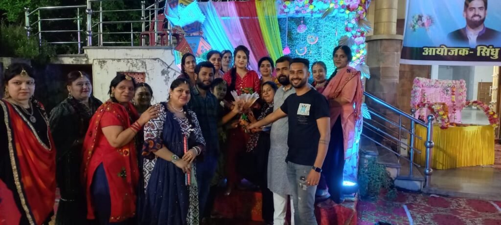 <em>खरसिया शहर में नवरात्रि पर्व पर सिंधु सेवा समिति ने करवाया गरबा नाईट, सिंधी समाज के प्रमुख श्रीचंद रावलानी भी रहे मौजूद, सिंधु सेवा समिति लगातार कर रही समाज के सभी वर्गों के लिए विभिन्न कार्यक्रम</em> kshititech