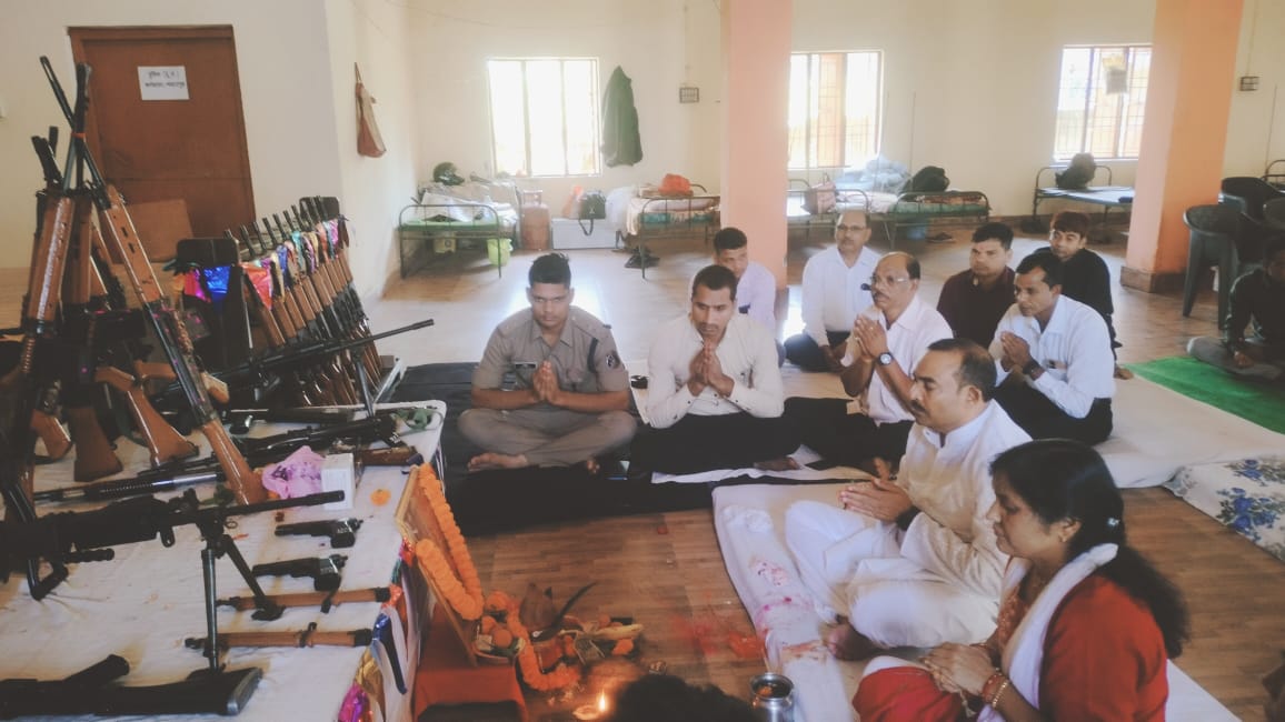<em>शक्ति के पुलिस रक्षित केंद्र में विजयदशमी पर हुई शस्त्र पूजा, एसपी अहिरे सहित पुलिस अधिकारी रहे मौजूद</em>, आईपीएस साहिरी ने कहा शास्त्रों की पूजा से विभाग को मिलती है सकारात्मक ऊर्जा, बाजार ग्राउंड में हुई हवाई फायरिंग <em>शक्ति के पुलिस रक्षित केंद्र में विजयदशमी पर हुई शस्त्र पूजा, एसपी अहिरे सहित पुलिस अधिकारी रहे मौजूद</em>, आईपीएस साहिरी ने कहा शास्त्रों की पूजा से विभाग को मिलती है सकारात्मक ऊर्जा, बाजार ग्राउंड में हुई हवाई फायरिंग kshititech