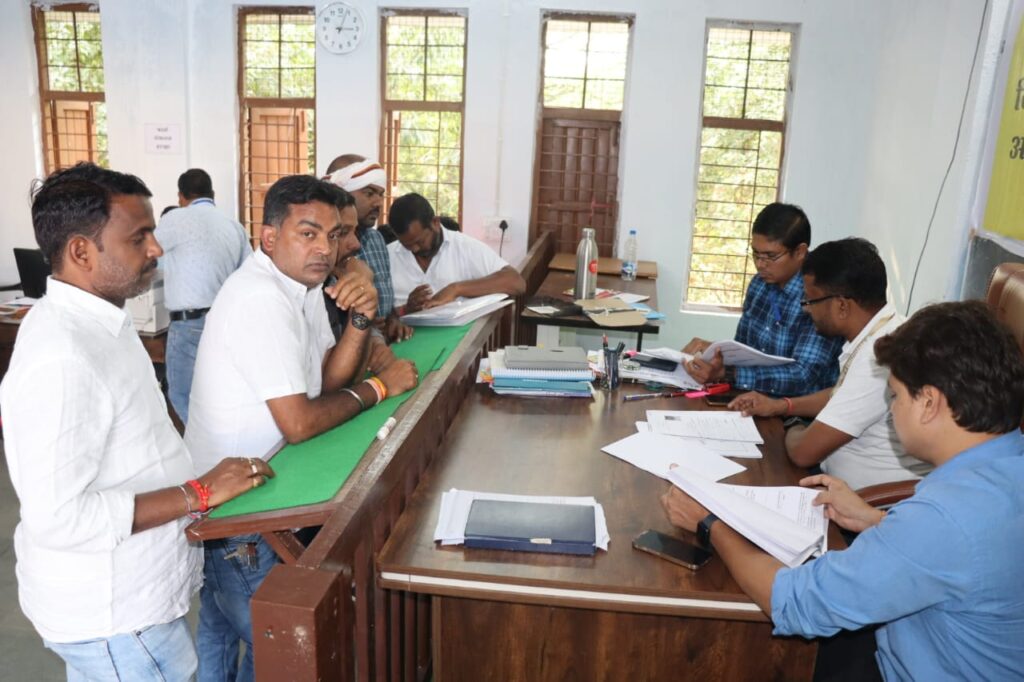 कलेक्टर नूपुर के नेतृत्व में जिले में नाम निर्देशन की चल रही सुचारु व्यवस्था--<em>सक्ति जिले के तीन विधानसभा क्षेत्रों के लिए 8 अभ्यर्थियों ने लिए नाम निर्देशन पत्र और 8 अभ्यर्थियों ने जमा किया नाम निर्देशन पत्र, कलेक्टर नूपुर राशि पन्ना के मार्गदर्शन में जिले में निर्वाचन अमला सक्रिय</em> कलेक्टर नूपुर के नेतृत्व में जिले में नाम निर्देशन की चल रही सुचारु व्यवस्था--<em>सक्ति जिले के तीन विधानसभा क्षेत्रों के लिए 8 अभ्यर्थियों ने लिए नाम निर्देशन पत्र और 8 अभ्यर्थियों ने जमा किया नाम निर्देशन पत्र, कलेक्टर नूपुर राशि पन्ना के मार्गदर्शन में जिले में निर्वाचन अमला सक्रिय</em> kshititech