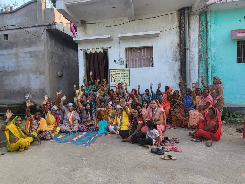 शक्ति शहर में कांग्रेस नेताओं का संपर्क अभियान -- <em>पूर्व नगर पालिका अध्यक्ष नरेश गेवाड़ीन, पूर्व नगर पालिका उपाध्यक्ष रीना गेवाडीन सहित कांग्रेस नेता पहुंचे शहर के वार्डों में जनसंपर्क करने, महिलाओं में दिखा उत्साह, नागरिकों ने कहा- फेर जिताबोंन महंत जी ल</em> शक्ति शहर में कांग्रेस नेताओं का संपर्क अभियान -- <em>पूर्व नगर पालिका अध्यक्ष नरेश गेवाड़ीन, पूर्व नगर पालिका उपाध्यक्ष रीना गेवाडीन सहित कांग्रेस नेता पहुंचे शहर के वार्डों में जनसंपर्क करने, महिलाओं में दिखा उत्साह, नागरिकों ने कहा- फेर जिताबोंन महंत जी ल</em> kshititech