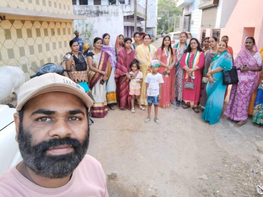 महंत को जिताने महिला मोर्चा ने संभाली कमान-- <em>शक्ति शहर के 18 वार्डों में महिला कांग्रेस पदाधिकारीयो का सघन जनसंपर्क,सभी वार्डो के घर-घर में पहुंचे कांग्रेस पदाधिकारी,कांग्रेस को सहयोग करने की करी अपील</em>, बघेल सरकार की योजनाओं की जानकारी दे रहे कार्यकर्ता महंत को जिताने महिला मोर्चा ने संभाली कमान-- <em>शक्ति शहर के 18 वार्डों में महिला कांग्रेस पदाधिकारीयो का सघन जनसंपर्क,सभी वार्डो के घर-घर में पहुंचे कांग्रेस पदाधिकारी,कांग्रेस को सहयोग करने की करी अपील</em>, बघेल सरकार की योजनाओं की जानकारी दे रहे कार्यकर्ता kshititech