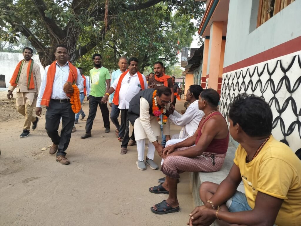 <em>30 अक्टूबर को जैजैपुर विधानसभा क्षेत्र के गांवो में पहुंचे भाजपा प्रत्याशी कृष्णकांत चंद्रा, ग्रामीणों ने किया बैंड बाजे के साथ आत्मीय स्वागत</em>, कृष्णकांत ने कहा-- भाजपा की सरकार बनने पर विधानसभा क्षेत्र का होगा तेजी से विकास kshititech