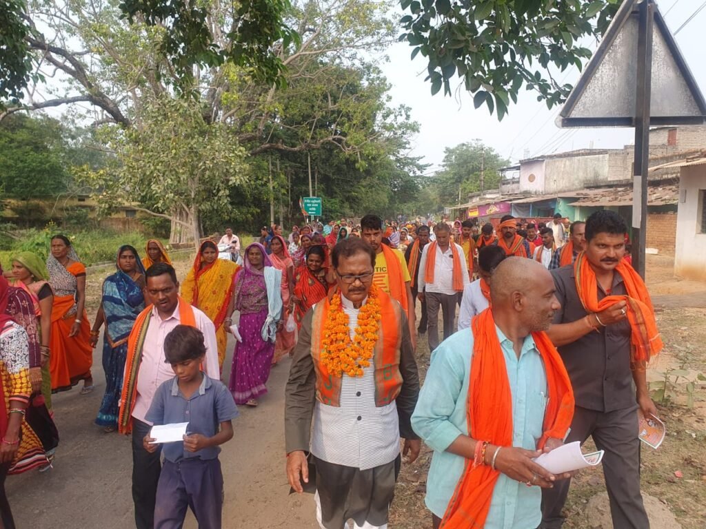 31 अक्टूबर को <em>बम्हनीनडीह-बिर्रा पहुंचे कृष्णकांत चंद्रा के समर्थन में बसपाइयों ने थामा भाजपा का दामन, कृष्णकांत चंद्रा ने कहा--जैजैपुर विधानसभा में भाजपा के पक्ष में हैं पूरा जन समर्थन</em>, क्षेत्र के भाजपा नेता एकजुट होकर कर रहे कृष्णकांत चंद्रा के पक्ष में कार्य kshititech