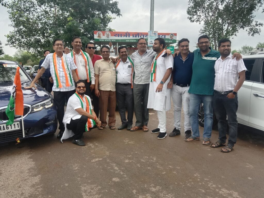 <em>वीआईपी कल्चर से दूर मोटरसाइकिल पर सवार महंत निकले भरोसे की यात्रा में-- जनता ने कहा फिर से हमें है आप पर भरोसा,उमड़ पड़ा जन सैलाब, 20000 की संख्या में लोग रहे रैली में मौजूद, बुजुर्ग माताओ ने भी दिया महंत को आशीर्वाद</em>, शक्ति में पहली बार किसी राजनीतिक पार्टी की चुनाव पूर्व यात्रा में दिखा ऐसा उत्साह, जनता ने कहा--ए दारी- फिर हावे महंत के बारी <em>वीआईपी कल्चर से दूर मोटरसाइकिल पर सवार महंत निकले भरोसे की यात्रा में-- जनता ने कहा फिर से हमें है आप पर भरोसा,उमड़ पड़ा जन सैलाब, 20000 की संख्या में लोग रहे रैली में मौजूद, बुजुर्ग माताओ ने भी दिया महंत को आशीर्वाद</em>, शक्ति में पहली बार किसी राजनीतिक पार्टी की चुनाव पूर्व यात्रा में दिखा ऐसा उत्साह, जनता ने कहा--ए दारी- फिर हावे महंत के बारी kshititech