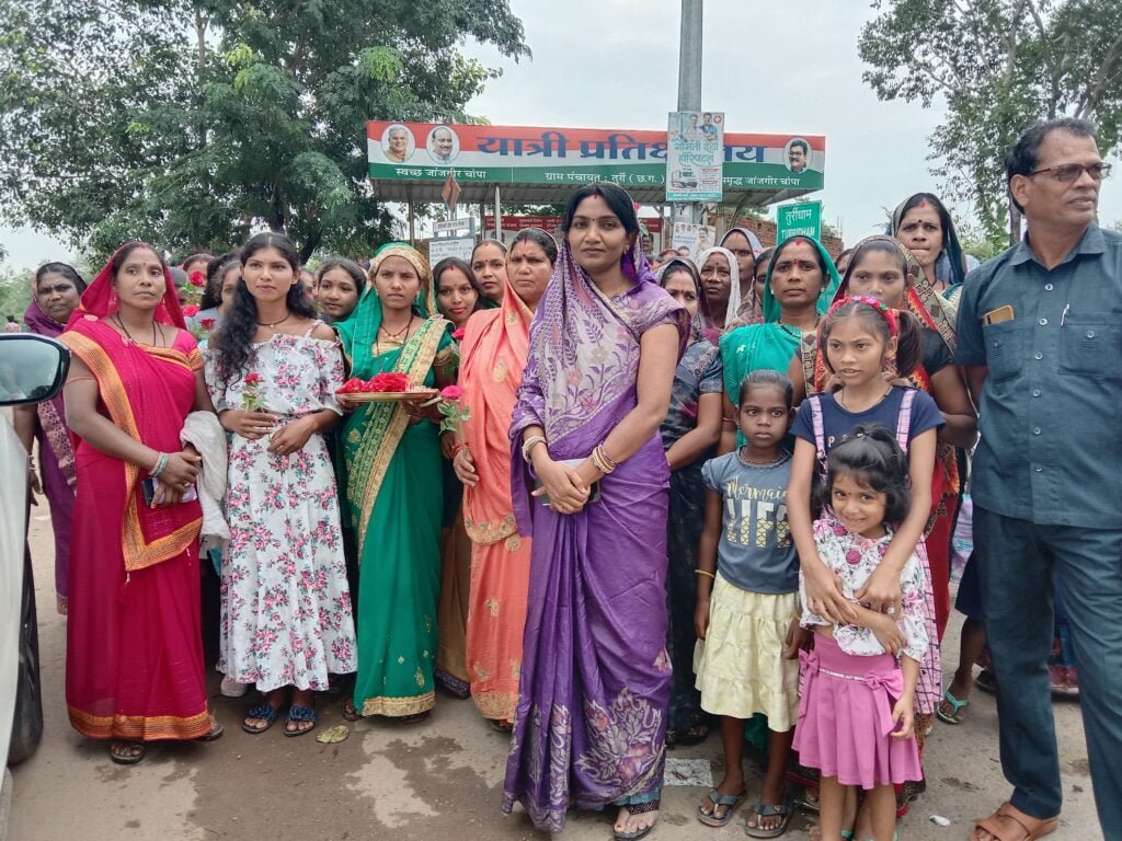 <em>वीआईपी कल्चर से दूर मोटरसाइकिल पर सवार महंत निकले भरोसे की यात्रा में-- जनता ने कहा फिर से हमें है आप पर भरोसा,उमड़ पड़ा जन सैलाब, 20000 की संख्या में लोग रहे रैली में मौजूद, बुजुर्ग माताओ ने भी दिया महंत को आशीर्वाद</em>, शक्ति में पहली बार किसी राजनीतिक पार्टी की चुनाव पूर्व यात्रा में दिखा ऐसा उत्साह, जनता ने कहा--ए दारी- फिर हावे महंत के बारी <em>वीआईपी कल्चर से दूर मोटरसाइकिल पर सवार महंत निकले भरोसे की यात्रा में-- जनता ने कहा फिर से हमें है आप पर भरोसा,उमड़ पड़ा जन सैलाब, 20000 की संख्या में लोग रहे रैली में मौजूद, बुजुर्ग माताओ ने भी दिया महंत को आशीर्वाद</em>, शक्ति में पहली बार किसी राजनीतिक पार्टी की चुनाव पूर्व यात्रा में दिखा ऐसा उत्साह, जनता ने कहा--ए दारी- फिर हावे महंत के बारी kshititech