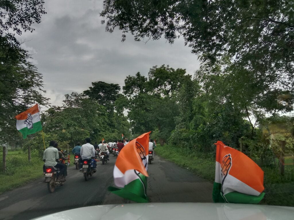 <em>वीआईपी कल्चर से दूर मोटरसाइकिल पर सवार महंत निकले भरोसे की यात्रा में-- जनता ने कहा फिर से हमें है आप पर भरोसा,उमड़ पड़ा जन सैलाब, 20000 की संख्या में लोग रहे रैली में मौजूद, बुजुर्ग माताओ ने भी दिया महंत को आशीर्वाद</em>, शक्ति में पहली बार किसी राजनीतिक पार्टी की चुनाव पूर्व यात्रा में दिखा ऐसा उत्साह, जनता ने कहा--ए दारी- फिर हावे महंत के बारी <em>वीआईपी कल्चर से दूर मोटरसाइकिल पर सवार महंत निकले भरोसे की यात्रा में-- जनता ने कहा फिर से हमें है आप पर भरोसा,उमड़ पड़ा जन सैलाब, 20000 की संख्या में लोग रहे रैली में मौजूद, बुजुर्ग माताओ ने भी दिया महंत को आशीर्वाद</em>, शक्ति में पहली बार किसी राजनीतिक पार्टी की चुनाव पूर्व यात्रा में दिखा ऐसा उत्साह, जनता ने कहा--ए दारी- फिर हावे महंत के बारी kshititech