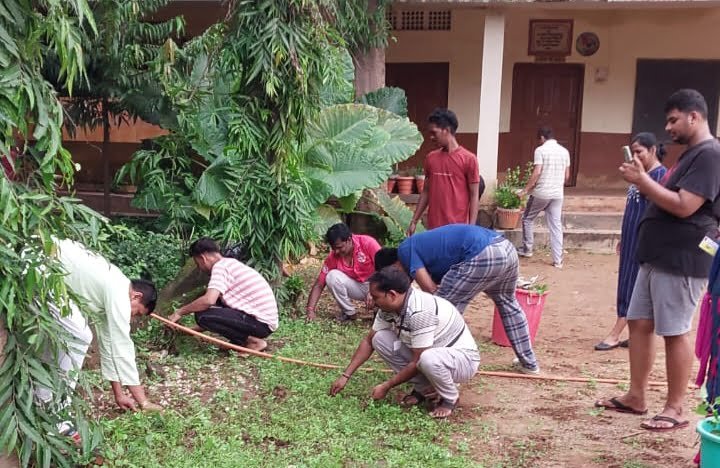 <em>शक्ति के सरस्वती शिशु मंदिर में आर्ट ऑफ लिविंग परिवार का संपन्न हुआ पांच दिवसीय हैप्पीनेस प्रोग्राम, सदस्यों ने स्वच्छता के साथ-साथ राष्ट्रीय विषयों पर भी दिया अपना योगदान</em>, सदस्यों ने चलाया विद्यालय परिसर में वृक्षारोपण तथा साफ सफाई अभियान, हैप्पीनेस प्रोग्राम जीवन में भरता है नई ऊर्जा का संचार <em>शक्ति के सरस्वती शिशु मंदिर में आर्ट ऑफ लिविंग परिवार का संपन्न हुआ पांच दिवसीय हैप्पीनेस प्रोग्राम, सदस्यों ने स्वच्छता के साथ-साथ राष्ट्रीय विषयों पर भी दिया अपना योगदान</em>, सदस्यों ने चलाया विद्यालय परिसर में वृक्षारोपण तथा साफ सफाई अभियान, हैप्पीनेस प्रोग्राम जीवन में भरता है नई ऊर्जा का संचार kshititech