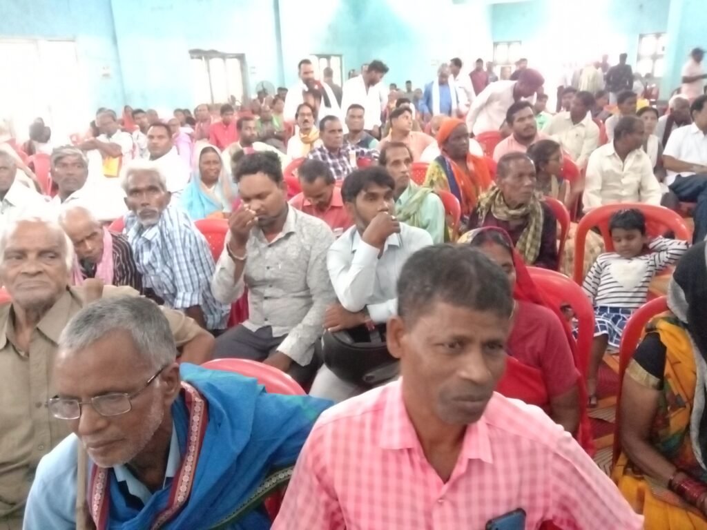 रचनात्मक सेवा का बड़ा कार्य--<em>स्व. संतोष अग्रवाल की स्मृति में सामुदायिक भवन में हुआ निशुल्क नेत्र रोग निदान एवं मोतियाबिंद जांच शिविर, खरकिया परिवार शक्ति के रितेश- राहुल अग्रवाल द्वारा आयोजित शिविर में पहुंचे सैकड़ो नेत्र मरीज, श्याम सुंदर अग्रवाल ने कहा- वर्तमान समय में नेत्र सुरक्षा जरूरी, समय-समय पर करवानी चाहिए हमें नेत्र की जांच</em> kshititech