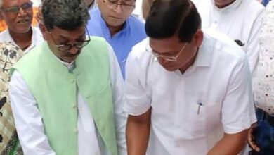 किसानों के लिए बड़ी सुविधाये-- <em>शक्ति जिले में 04 नए धान खरीदी केंद्रों को सरकार ने दी मंजूरी, किसानों को अब गांव में ही मिलेगी धान बेचने की सुविधा, विधानसभा अध्यक्ष महंत के प्रयासों से संभव हुआ यह कार्य, विधायक प्रतिनिधि अमित राठौर ने दी जानकारी</em>, अमित ने कहा-इसी सत्र से प्रारंभ हो जाएंगे धान खरीदी केंद्र किसानों के लिए बड़ी सुविधाये-- <em>शक्ति जिले में 04 नए धान खरीदी केंद्रों को सरकार ने दी मंजूरी, किसानों को अब गांव में ही मिलेगी धान बेचने की सुविधा, विधानसभा अध्यक्ष महंत के प्रयासों से संभव हुआ यह कार्य, विधायक प्रतिनिधि अमित राठौर ने दी जानकारी</em>, अमित ने कहा-इसी सत्र से प्रारंभ हो जाएंगे धान खरीदी केंद्र kshititech