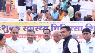 <em>सुल्तानिया के जन्मदिन पर कुष्ट आश्रम सोंठी में हुआ ऐतिहासिक निशुल्क स्वास्थ्य शिविर, हजारों की संख्या में लोगों ने कराई विभिन्न चिकित्सा जांच, छत्तीसगढ़ का सबसे बड़ा निशुल्क स्वास्थ्य शिविर, हरि लीला ट्रस्ट बनारी ने किया था आयोजन, मेधावी छात्र-छात्राओं का भी हुआ सम्मान, लीलाधर ने कहा-- जरूरतमंदों की सेवा कि उनके परिवार का प्रथम लक्ष्य,नेता प्रतिपक्ष भी पहुंचे लीलाधर को बधाई देने,सुल्तानिया ने जनरेटर,वाटर कूलर भी किया भेंट</em> kshititech