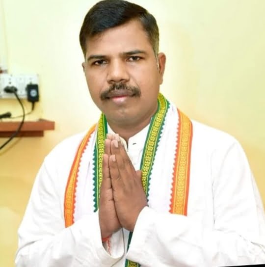 <em>विरोधियों की साजिश हुई नाकाम- अंततः रामकुमार ही रहेंगे कांग्रेस का चेहरा,नगर पंचायत अध्यक्ष चंद्रप्रभा गर्ग एवं विधायक प्रतिनिधि ज्योतिष गर्ग ने जताया हर्ष, चंद्रपुर क्षेत्र में कांग्रेस कार्यकर्ताओं में हर्ष</em>, क्षेत्र की जनता ने कहा--फेर ए दारी हमर दुलरवा बेटा ला बनाबोन विधायक, जन सेवक के रूप में रामकुमार ने बनाई पूरे क्षेत्र में अलग पहचान, कांग्रेस नेता ज्योतिष गर्ग ने कहा-- चंद्रपुर क्षेत्र में विकास ने तोड़ा अभी तक का इतिहास <em>विरोधियों की साजिश हुई नाकाम- अंततः रामकुमार ही रहेंगे कांग्रेस का चेहरा,नगर पंचायत अध्यक्ष चंद्रप्रभा गर्ग एवं विधायक प्रतिनिधि ज्योतिष गर्ग ने जताया हर्ष, चंद्रपुर क्षेत्र में कांग्रेस कार्यकर्ताओं में हर्ष</em>, क्षेत्र की जनता ने कहा--फेर ए दारी हमर दुलरवा बेटा ला बनाबोन विधायक, जन सेवक के रूप में रामकुमार ने बनाई पूरे क्षेत्र में अलग पहचान, कांग्रेस नेता ज्योतिष गर्ग ने कहा-- चंद्रपुर क्षेत्र में विकास ने तोड़ा अभी तक का इतिहास kshititech