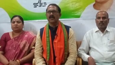 <em>कृष्णकांत चंद्रा ने मांगी प्रशासन से सुरक्षा-- कहा मैं अपने आप को महसूस कर रहा असुरक्षित, सत्ता के नशे में चूर है कांग्रेस, 23 अक्टूबर की घटना को लेकर,महिला मोर्चा महामंत्री मोहन कुमारी साहू ने भी लगाए कांग्रेस नेताओं पर बदसलूकी के आरोप</em>, शक्ति जिले में सीएम की सभा को लेकर रोके गए भाजपा जिला अध्यक्ष चंद्रा kshititech