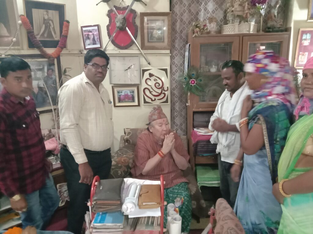 <em>पूर्व मंत्री राजा साहब के जन्मदिन पर दिग्गजों एवं संस्था प्रमुखों ने दी महल पहुंचकर बधाई, आगंतुको के सम्मान में हुआ प्रीतिभोज का आयोजन, राजा साहब ने कहा- छत्तीसगढ़ में जैसा शासन चलना चाहिए वैसा कुछ नहीं</em>, राजा साहब ने कहा-- सभी विभागों में भ्रष्टाचार का खेल चरम सीमा पर, पैसे लेकर सरकारी नौकरियों में हो रही जमकर भर्ती <em>पूर्व मंत्री राजा साहब के जन्मदिन पर दिग्गजों एवं संस्था प्रमुखों ने दी महल पहुंचकर बधाई, आगंतुको के सम्मान में हुआ प्रीतिभोज का आयोजन, राजा साहब ने कहा- छत्तीसगढ़ में जैसा शासन चलना चाहिए वैसा कुछ नहीं</em>, राजा साहब ने कहा-- सभी विभागों में भ्रष्टाचार का खेल चरम सीमा पर, पैसे लेकर सरकारी नौकरियों में हो रही जमकर भर्ती kshititech