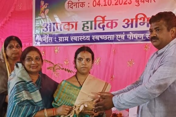 <em>पोरथा में संपन्न हुआ स्वास्थ्य स्वच्छता एवं पोषण समिति द्वारा स्वास्थ पंचायत सम्मेलन, मितानिनों का भी हुआ सम्मान</em>, शिक्षिका स्वाति सिंह ने किया स्वास्थ्य विभाग एवं आगंतुकों का आभार व्यक्त kshititech