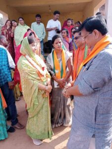 <em>2008 एवम 2013 का इतिहास दोहराएगी चंद्रपुर विधानसभा--जुदेव परिवार की बहु रानी को मिल रहा जनता का आशीर्वाद, हाथी बिगाड़ेगा कांग्रेस का समीकरण, संयोगिता की सक्रियता का मिलेगा भाजपा को फायदा, क्षेत्र में पहली बार भाजपा एकजुट होकर लड़ रही चुनाव, जनता को लुभा रहा संयोगिता का चुनावी अंदाज, युवा ऑटोग्राफ लेने तो वहीं बहने सेल्फी लेने हैं आतुर</em> <em>2008 एवम 2013 का इतिहास दोहराएगी चंद्रपुर विधानसभा--जुदेव परिवार की बहु रानी को मिल रहा जनता का आशीर्वाद, हाथी बिगाड़ेगा कांग्रेस का समीकरण, संयोगिता की सक्रियता का मिलेगा भाजपा को फायदा, क्षेत्र में पहली बार भाजपा एकजुट होकर लड़ रही चुनाव, जनता को लुभा रहा संयोगिता का चुनावी अंदाज, युवा ऑटोग्राफ लेने तो वहीं बहने सेल्फी लेने हैं आतुर</em> kshititech
