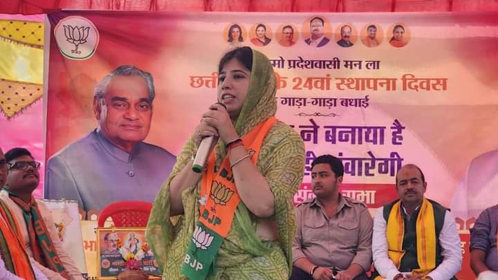 <em>2008 एवम 2013 का इतिहास दोहराएगी चंद्रपुर विधानसभा--जुदेव परिवार की बहु रानी को मिल रहा जनता का आशीर्वाद, हाथी बिगाड़ेगा कांग्रेस का समीकरण, संयोगिता की सक्रियता का मिलेगा भाजपा को फायदा, क्षेत्र में पहली बार भाजपा एकजुट होकर लड़ रही चुनाव, जनता को लुभा रहा संयोगिता का चुनावी अंदाज, युवा ऑटोग्राफ लेने तो वहीं बहने सेल्फी लेने हैं आतुर</em> <em>2008 एवम 2013 का इतिहास दोहराएगी चंद्रपुर विधानसभा--जुदेव परिवार की बहु रानी को मिल रहा जनता का आशीर्वाद, हाथी बिगाड़ेगा कांग्रेस का समीकरण, संयोगिता की सक्रियता का मिलेगा भाजपा को फायदा, क्षेत्र में पहली बार भाजपा एकजुट होकर लड़ रही चुनाव, जनता को लुभा रहा संयोगिता का चुनावी अंदाज, युवा ऑटोग्राफ लेने तो वहीं बहने सेल्फी लेने हैं आतुर</em> kshititech