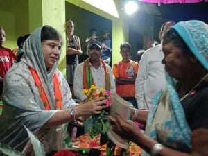 <em>चंद्रपुर की बदलेगी तस्वीर-- 9 नवंबर को संयोगिता सिंह को जिताने भारत के गृहमंत्री अमित शाह लेंगे डभरा में बड़ी जनसभा, अमित शाह की सभा को लेकर भाजपा जुटी तैयारीयो में, संयोगिता सिंह का चल रहा धुआंधार प्रचार, चंद्रपुर की बदल जाएगी इस बार तस्वीर</em>, बहु रानी को मिल रहा क्षेत्र वासियों का भरपूर समर्थन kshititech