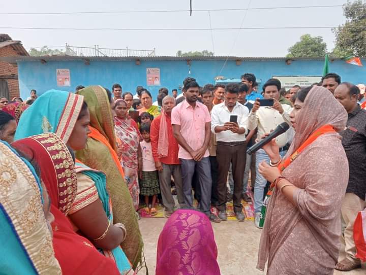 <em>संयोगिता को सुनने और उनसे मिलने आतुर चंद्रपुर क्षेत्र की जनता-- 17 नवंबर को बदलेगा चंद्रपुर का इतिहास, संयोगिता के दौरे से महिलाओं में भी उत्साह, बेटी की तरह मिल रहा संयोगिता को आशीर्वाद, संयोगिता ने कहा-- महल छोड़कर आपकी सेवा के लिए हूं तैयार</em>, महलों का राज पाठ छोड़कर संयोगिता की जनता के प्रति जवाब देही बढ़ा रही उनकी लोकप्रियता <em>संयोगिता को सुनने और उनसे मिलने आतुर चंद्रपुर क्षेत्र की जनता-- 17 नवंबर को बदलेगा चंद्रपुर का इतिहास, संयोगिता के दौरे से महिलाओं में भी उत्साह, बेटी की तरह मिल रहा संयोगिता को आशीर्वाद, संयोगिता ने कहा-- महल छोड़कर आपकी सेवा के लिए हूं तैयार</em>, महलों का राज पाठ छोड़कर संयोगिता की जनता के प्रति जवाब देही बढ़ा रही उनकी लोकप्रियता kshititech