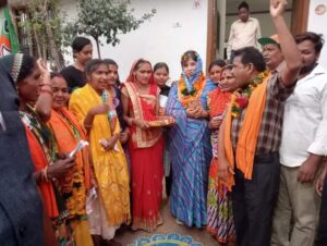 <em>संयोगिता को सुनने और उनसे मिलने आतुर चंद्रपुर क्षेत्र की जनता-- 17 नवंबर को बदलेगा चंद्रपुर का इतिहास, संयोगिता के दौरे से महिलाओं में भी उत्साह, बेटी की तरह मिल रहा संयोगिता को आशीर्वाद, संयोगिता ने कहा-- महल छोड़कर आपकी सेवा के लिए हूं तैयार</em>, महलों का राज पाठ छोड़कर संयोगिता की जनता के प्रति जवाब देही बढ़ा रही उनकी लोकप्रियता <em>संयोगिता को सुनने और उनसे मिलने आतुर चंद्रपुर क्षेत्र की जनता-- 17 नवंबर को बदलेगा चंद्रपुर का इतिहास, संयोगिता के दौरे से महिलाओं में भी उत्साह, बेटी की तरह मिल रहा संयोगिता को आशीर्वाद, संयोगिता ने कहा-- महल छोड़कर आपकी सेवा के लिए हूं तैयार</em>, महलों का राज पाठ छोड़कर संयोगिता की जनता के प्रति जवाब देही बढ़ा रही उनकी लोकप्रियता kshititech