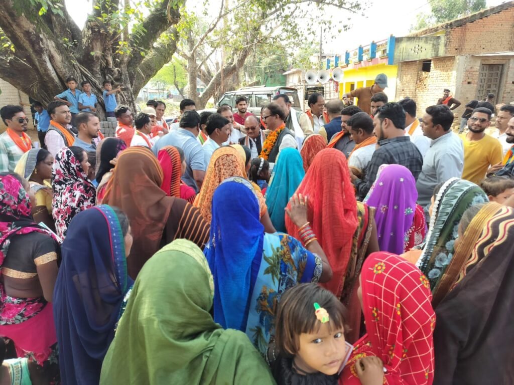 10 सालों बाद जैजैपुर में होगा तख्ता पलट, के के चंद्रा को मिल रहा जनता का आशीर्वाद,<em>पक्का आवास, किसान पेंशन,गरीबों के हित करने वाली भाजपा को जिताने लिए स्वयं तैयार जनता - कृष्णकांत चंद्रा</em>,चंद्रा को मिल रहा दुलरवा बेटे की तरह माताओ- बहनों का आशीर्वाद kshititech