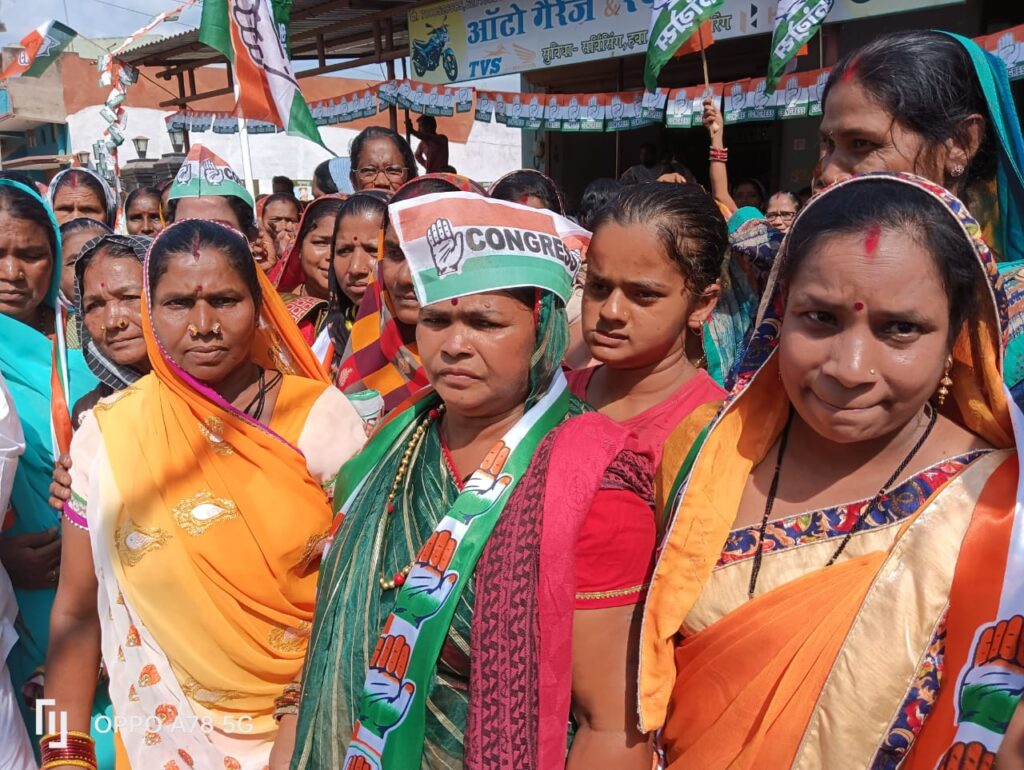 <em>शक्ति क्षेत्र में कांग्रेस प्रत्याशी महंत का चालू हुआ जनसंपर्क--जिले के प्रभारी मंत्री जयसिंह अग्रवाल भी रहे महंत के साथ मौजूद, महंत ने कहा भाजपा 15 सालों में नहीं बना सकी शक्ति को जिला, आपने मुझे चुना विधायक, मैंने किया अपना फर्ज अदा</em> <em>शक्ति क्षेत्र में कांग्रेस प्रत्याशी महंत का चालू हुआ जनसंपर्क--जिले के प्रभारी मंत्री जयसिंह अग्रवाल भी रहे महंत के साथ मौजूद, महंत ने कहा भाजपा 15 सालों में नहीं बना सकी शक्ति को जिला, आपने मुझे चुना विधायक, मैंने किया अपना फर्ज अदा</em> kshititech