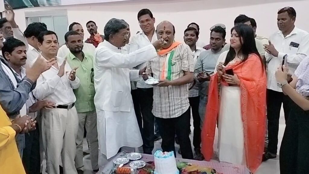 <em>गेवाडीन के जन्मदिन पर महंत ने काटा केक-- कांग्रेस जनों की उपस्थिति में गेवाडीन को बधाई देते हुए कराया गया मुंह मीठा, विधायक प्रतिनिधि के साथ ही कांग्रेस कोषाध्यक्ष है नरेश गेवाड़ीन, सुबह से ही बधाइयां देने वाले लोगों का लगा रहा तांता, 4 नवंबर को नरेश का जन्मदिन रहा यादगार,गेवाडीन दंपति ने किया सभी सम्माननीय जनों का आभार व्यक्त</em> <em>गेवाडीन के जन्मदिन पर महंत ने काटा केक-- कांग्रेस जनों की उपस्थिति में गेवाडीन को बधाई देते हुए कराया गया मुंह मीठा, विधायक प्रतिनिधि के साथ ही कांग्रेस कोषाध्यक्ष है नरेश गेवाड़ीन, सुबह से ही बधाइयां देने वाले लोगों का लगा रहा तांता, 4 नवंबर को नरेश का जन्मदिन रहा यादगार,गेवाडीन दंपति ने किया सभी सम्माननीय जनों का आभार व्यक्त</em> kshititech
