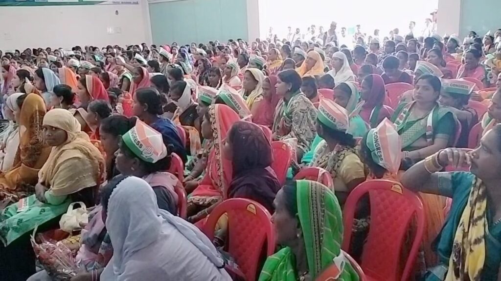 <em>कांग्रेस की कर्ज माफी की घोषणा पर महिला समूहों ने विधानसभा अध्यक्ष महंत का किया आभार व्यक्त, 6 नवंबर की बैठक में महिलाओं में दिखा उत्साह, महिला प्रतिनिधियों ने कहा- फिर से चुनेंगे कांग्रेस की सरकार, विधानसभा अध्यक्ष महंत रहे बैठक में मौजूद, हजारों महिलाओं की उपस्थिति में महिलाओं ने कहा-कांग्रेस को जीत देंगे तभी हमारा कर्ज माफी का फर्ज होगा अदा</em> <em>कांग्रेस की कर्ज माफी की घोषणा पर महिला समूहों ने विधानसभा अध्यक्ष महंत का किया आभार व्यक्त, 6 नवंबर की बैठक में महिलाओं में दिखा उत्साह, महिला प्रतिनिधियों ने कहा- फिर से चुनेंगे कांग्रेस की सरकार, विधानसभा अध्यक्ष महंत रहे बैठक में मौजूद, हजारों महिलाओं की उपस्थिति में महिलाओं ने कहा-कांग्रेस को जीत देंगे तभी हमारा कर्ज माफी का फर्ज होगा अदा</em> kshititech