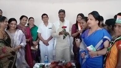 <em>शक्ति की महिला जागृति शाखा ने महंत से मांगी भवन निर्माण के लिए 10 डिसमिल भूमि एवं भवन निर्माण हेतु 10 लाख रुपए की राशि, 6 नवंबर को शाखा अध्यक्ष रीना गेवाडीन के नेतृत्व में महंत को सौपा गया ज्ञापन</em>, शक्ति शहर में जनहित के कार्यों की अग्रणी संस्था है महिला जागृति kshititech