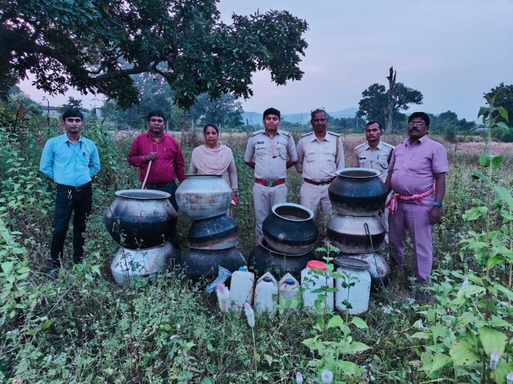 <em>आबकारी विभाग सक्ति जिले की 10 अलग-अलग स्थानो पर छापामार करवाई ,शराब के अवैध कारोबारीयो में दशहत, शक्ति जिले के वृत्त शक्ति,डभरा एवं वृत्त बाराद्वार के अंतर्गत हुई कार्रवाई</em>, शासन के निर्देश पर आबकारी विभाग का अमला है सक्रिय <em>आबकारी विभाग सक्ति जिले की 10 अलग-अलग स्थानो पर छापामार करवाई ,शराब के अवैध कारोबारीयो में दशहत, शक्ति जिले के वृत्त शक्ति,डभरा एवं वृत्त बाराद्वार के अंतर्गत हुई कार्रवाई</em>, शासन के निर्देश पर आबकारी विभाग का अमला है सक्रिय kshititech