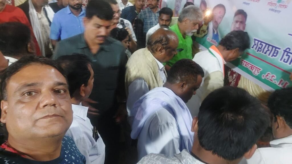 <em>06 नवंबर को कांग्रेस के डिवीजन कार्यालय का शुभारंभ हुआ बाराद्वार में- महंत ने कहा- जनकल्याणकारी योजनाओं एवं आम जनता के प्रति सरकार की जवाब देही से फिर से सत्ता में आएगी कांग्रेस, रिकॉर्ड सीटों से होगी जीत</em>, सैकड़ो कार्यकर्ताओं की मौजूदगी में महंत को जीताने का लिया गया संकल्प <em>06 नवंबर को कांग्रेस के डिवीजन कार्यालय का शुभारंभ हुआ बाराद्वार में- महंत ने कहा- जनकल्याणकारी योजनाओं एवं आम जनता के प्रति सरकार की जवाब देही से फिर से सत्ता में आएगी कांग्रेस, रिकॉर्ड सीटों से होगी जीत</em>, सैकड़ो कार्यकर्ताओं की मौजूदगी में महंत को जीताने का लिया गया संकल्प kshititech