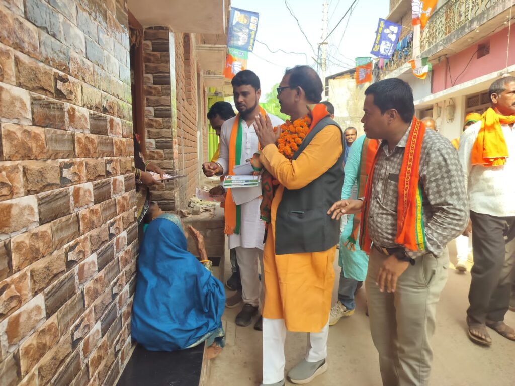 सविता का जनसंपर्क--<em>भाजपा प्रत्याशी कृष्णकांत की धर्मपत्नी सविता चंद्रा भी घर-घर जाकर लोगों से कर रही भाजपा को समर्थन की अपील, सविता ने कहा- 15 सालों में अवरुद्ध रहा जैजैपुर का विकास, बीजेपी करेगी क्षेत्र का सर्वांगीण विकास</em> सविता का जनसंपर्क--<em>भाजपा प्रत्याशी कृष्णकांत की धर्मपत्नी सविता चंद्रा भी घर-घर जाकर लोगों से कर रही भाजपा को समर्थन की अपील, सविता ने कहा- 15 सालों में अवरुद्ध रहा जैजैपुर का विकास, बीजेपी करेगी क्षेत्र का सर्वांगीण विकास</em> kshititech