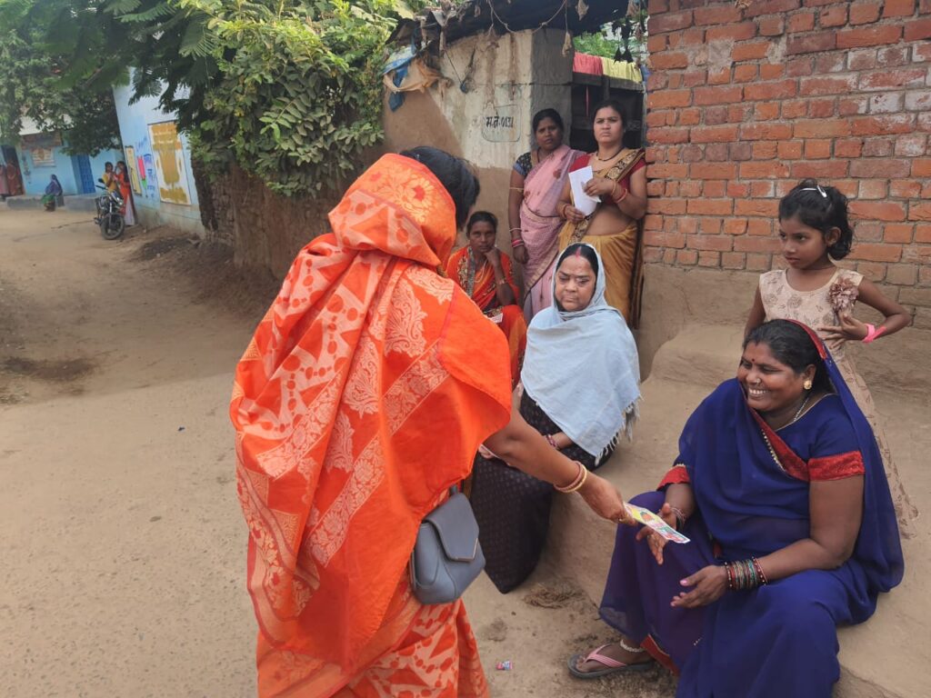 सविता का जनसंपर्क--<em>भाजपा प्रत्याशी कृष्णकांत की धर्मपत्नी सविता चंद्रा भी घर-घर जाकर लोगों से कर रही भाजपा को समर्थन की अपील, सविता ने कहा- 15 सालों में अवरुद्ध रहा जैजैपुर का विकास, बीजेपी करेगी क्षेत्र का सर्वांगीण विकास</em> सविता का जनसंपर्क--<em>भाजपा प्रत्याशी कृष्णकांत की धर्मपत्नी सविता चंद्रा भी घर-घर जाकर लोगों से कर रही भाजपा को समर्थन की अपील, सविता ने कहा- 15 सालों में अवरुद्ध रहा जैजैपुर का विकास, बीजेपी करेगी क्षेत्र का सर्वांगीण विकास</em> kshititech