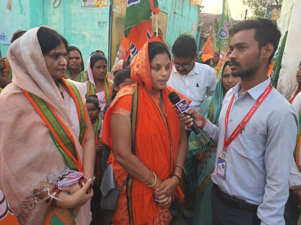सविता का जनसंपर्क--<em>भाजपा प्रत्याशी कृष्णकांत की धर्मपत्नी सविता चंद्रा भी घर-घर जाकर लोगों से कर रही भाजपा को समर्थन की अपील, सविता ने कहा- 15 सालों में अवरुद्ध रहा जैजैपुर का विकास, बीजेपी करेगी क्षेत्र का सर्वांगीण विकास</em> सविता का जनसंपर्क--<em>भाजपा प्रत्याशी कृष्णकांत की धर्मपत्नी सविता चंद्रा भी घर-घर जाकर लोगों से कर रही भाजपा को समर्थन की अपील, सविता ने कहा- 15 सालों में अवरुद्ध रहा जैजैपुर का विकास, बीजेपी करेगी क्षेत्र का सर्वांगीण विकास</em> kshititech