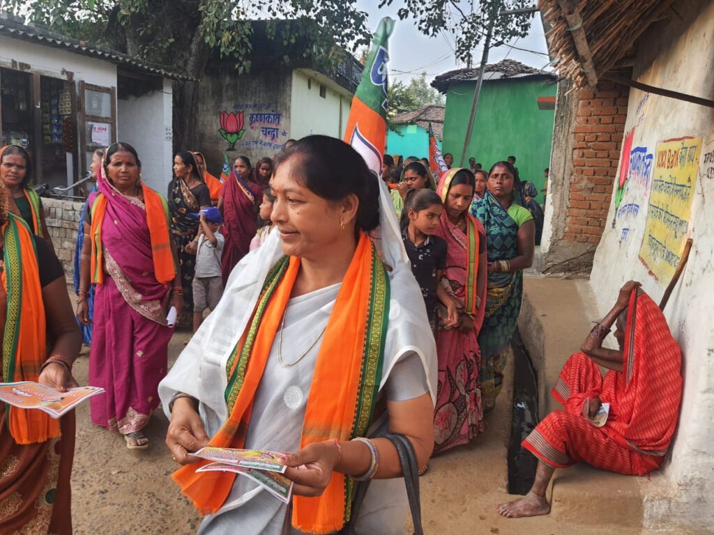 सविता का जनसंपर्क--<em>भाजपा प्रत्याशी कृष्णकांत की धर्मपत्नी सविता चंद्रा भी घर-घर जाकर लोगों से कर रही भाजपा को समर्थन की अपील, सविता ने कहा- 15 सालों में अवरुद्ध रहा जैजैपुर का विकास, बीजेपी करेगी क्षेत्र का सर्वांगीण विकास</em> सविता का जनसंपर्क--<em>भाजपा प्रत्याशी कृष्णकांत की धर्मपत्नी सविता चंद्रा भी घर-घर जाकर लोगों से कर रही भाजपा को समर्थन की अपील, सविता ने कहा- 15 सालों में अवरुद्ध रहा जैजैपुर का विकास, बीजेपी करेगी क्षेत्र का सर्वांगीण विकास</em> kshititech