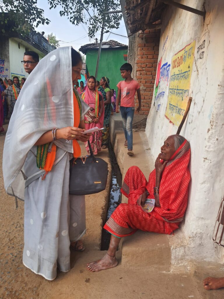 सविता का जनसंपर्क--<em>भाजपा प्रत्याशी कृष्णकांत की धर्मपत्नी सविता चंद्रा भी घर-घर जाकर लोगों से कर रही भाजपा को समर्थन की अपील, सविता ने कहा- 15 सालों में अवरुद्ध रहा जैजैपुर का विकास, बीजेपी करेगी क्षेत्र का सर्वांगीण विकास</em> सविता का जनसंपर्क--<em>भाजपा प्रत्याशी कृष्णकांत की धर्मपत्नी सविता चंद्रा भी घर-घर जाकर लोगों से कर रही भाजपा को समर्थन की अपील, सविता ने कहा- 15 सालों में अवरुद्ध रहा जैजैपुर का विकास, बीजेपी करेगी क्षेत्र का सर्वांगीण विकास</em> kshititech