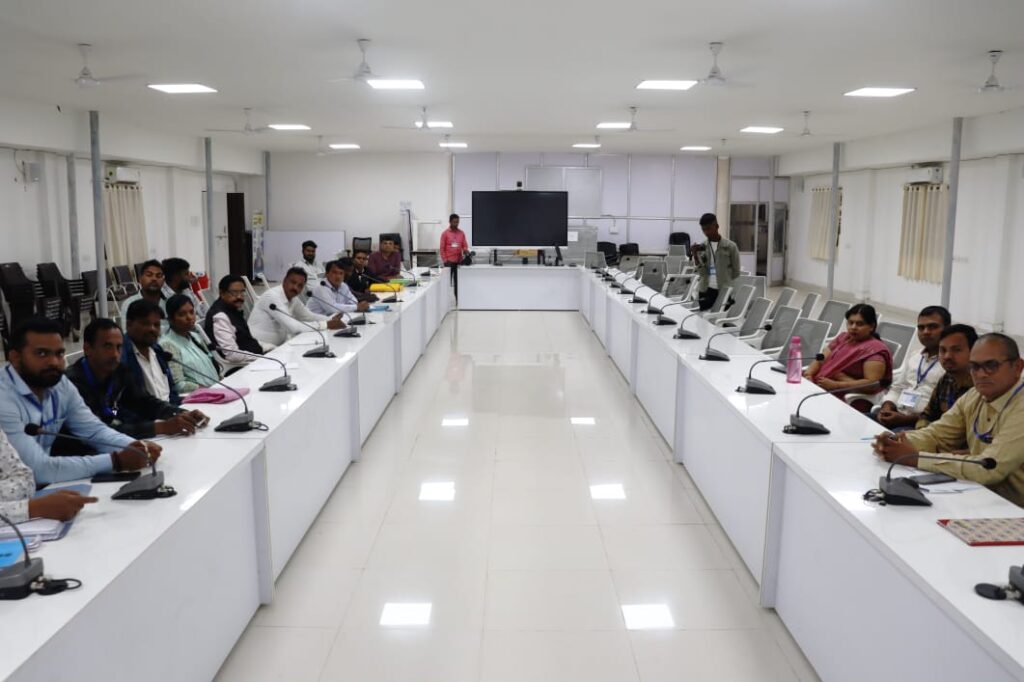 <em>शक्ति जिले की चुनाव से जुड़ी महत्वपूर्ण खबरें एक साथ-- व्यापारियों के असंतोष को देखते हुए शक्ति के मंडी सचिव को किया गया अटैच, सहायक शिक्षक ने किया राजनीतिक मंच साझा, कलेक्टर ने किया सस्पेंड, शक्ति जिले में कलेक्टर नूपुर के नेतृत्व में चल रही निर्वाचन संपन्न कराने की बेहतर कार्य योजना, चुनावी अधिकारी/ कर्मचारियों के लिए मतदान सुविधा केंद्र,कलेक्टर ने किया सेजस में चल रहे प्रशिक्षण का निरीक्षण</em> <em>शक्ति जिले की चुनाव से जुड़ी महत्वपूर्ण खबरें एक साथ-- व्यापारियों के असंतोष को देखते हुए शक्ति के मंडी सचिव को किया गया अटैच, सहायक शिक्षक ने किया राजनीतिक मंच साझा, कलेक्टर ने किया सस्पेंड, शक्ति जिले में कलेक्टर नूपुर के नेतृत्व में चल रही निर्वाचन संपन्न कराने की बेहतर कार्य योजना, चुनावी अधिकारी/ कर्मचारियों के लिए मतदान सुविधा केंद्र,कलेक्टर ने किया सेजस में चल रहे प्रशिक्षण का निरीक्षण</em> kshititech