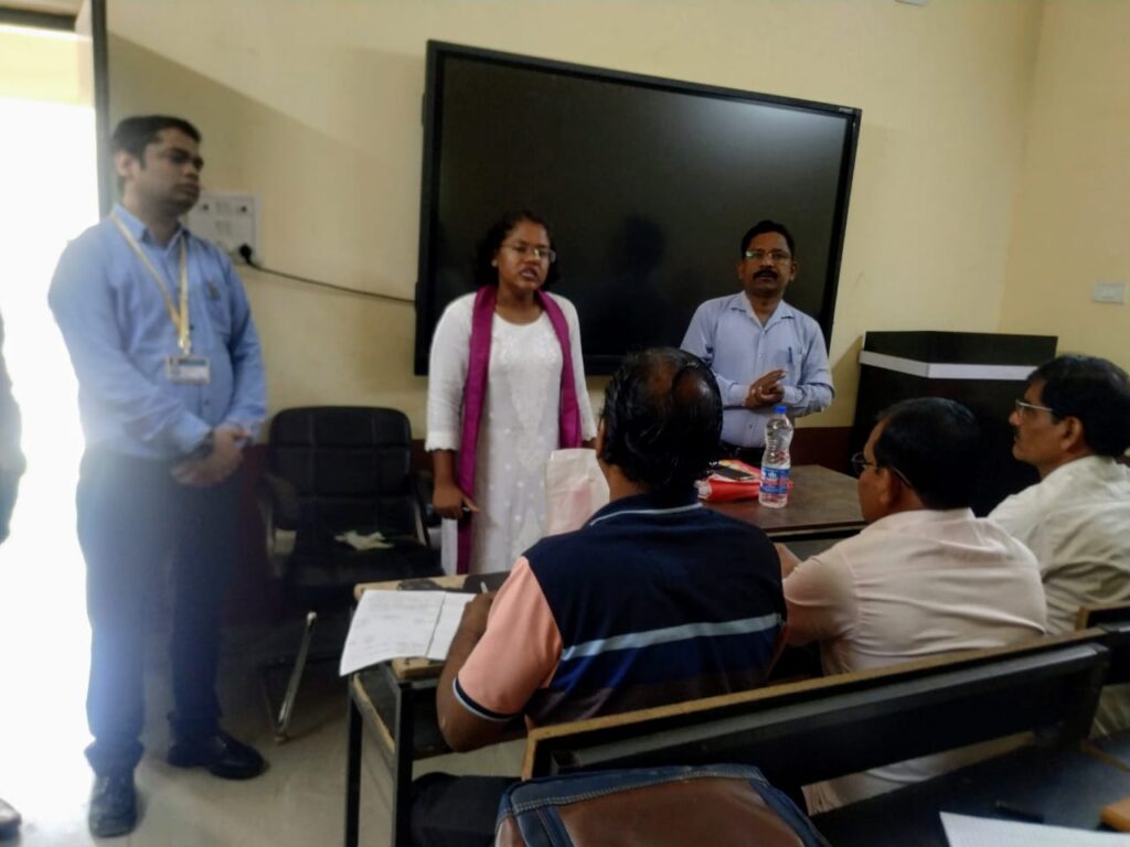 <em>शक्ति जिले की चुनाव से जुड़ी महत्वपूर्ण खबरें एक साथ-- व्यापारियों के असंतोष को देखते हुए शक्ति के मंडी सचिव को किया गया अटैच, सहायक शिक्षक ने किया राजनीतिक मंच साझा, कलेक्टर ने किया सस्पेंड, शक्ति जिले में कलेक्टर नूपुर के नेतृत्व में चल रही निर्वाचन संपन्न कराने की बेहतर कार्य योजना, चुनावी अधिकारी/ कर्मचारियों के लिए मतदान सुविधा केंद्र,कलेक्टर ने किया सेजस में चल रहे प्रशिक्षण का निरीक्षण</em> <em>शक्ति जिले की चुनाव से जुड़ी महत्वपूर्ण खबरें एक साथ-- व्यापारियों के असंतोष को देखते हुए शक्ति के मंडी सचिव को किया गया अटैच, सहायक शिक्षक ने किया राजनीतिक मंच साझा, कलेक्टर ने किया सस्पेंड, शक्ति जिले में कलेक्टर नूपुर के नेतृत्व में चल रही निर्वाचन संपन्न कराने की बेहतर कार्य योजना, चुनावी अधिकारी/ कर्मचारियों के लिए मतदान सुविधा केंद्र,कलेक्टर ने किया सेजस में चल रहे प्रशिक्षण का निरीक्षण</em> kshititech