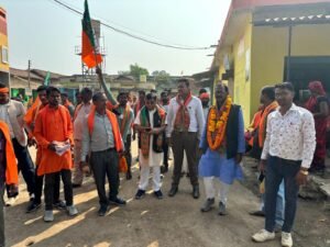 <em>कुरदा पहुंचे कृष्णकांत चंद्रा ने कहा-- गांव की सारी समस्याओं का निराकरण होगा मेरी पहली प्राथमिकता, पूरे क्षेत्र में कृष्णकांत की चल रही भारी लहर, 17 नवंबर को क्षेत्र की जनता करेगी शत- प्रतिशत मतदान</em>, जिला कोषाध्यक्ष रामनरेश यादव एवं शिक्षा प्रकोष्ठ के जिला संयोजक नितिन सोनी भी पहुंचे चंद्रा के प्रचार में <em>कुरदा पहुंचे कृष्णकांत चंद्रा ने कहा-- गांव की सारी समस्याओं का निराकरण होगा मेरी पहली प्राथमिकता, पूरे क्षेत्र में कृष्णकांत की चल रही भारी लहर, 17 नवंबर को क्षेत्र की जनता करेगी शत- प्रतिशत मतदान</em>, जिला कोषाध्यक्ष रामनरेश यादव एवं शिक्षा प्रकोष्ठ के जिला संयोजक नितिन सोनी भी पहुंचे चंद्रा के प्रचार में kshititech