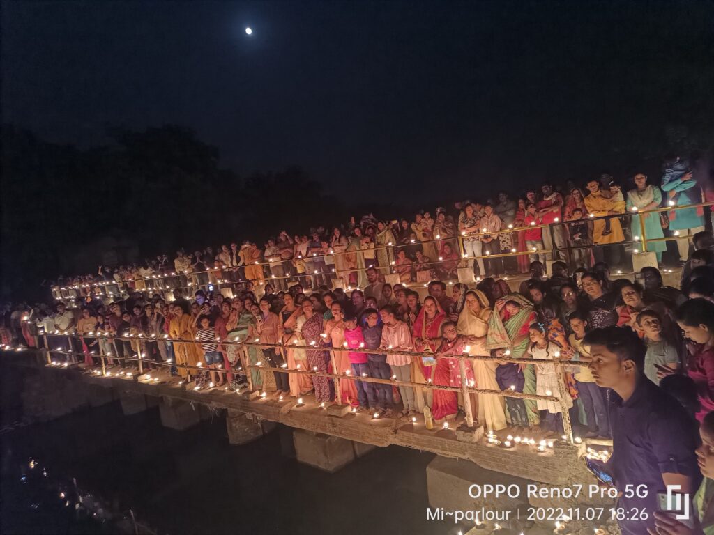 <em>दीपावली पर्व पर तुर्रीधाम के शिव मंदिर में महाकाल के भक्तों ने करी दीपों की रोशनी, आकाश में पटाखे छोड़कर लगाएं बोल बम की जयकारे, 26 नवंबर को होगा तुर्रीधाम में भव्य दीपावली पर्व का आयोजन</em> <em>दीपावली पर्व पर तुर्रीधाम के शिव मंदिर में महाकाल के भक्तों ने करी दीपों की रोशनी, आकाश में पटाखे छोड़कर लगाएं बोल बम की जयकारे, 26 नवंबर को होगा तुर्रीधाम में भव्य दीपावली पर्व का आयोजन</em> kshititech
