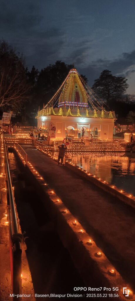 <em>दीपावली पर्व पर तुर्रीधाम के शिव मंदिर में महाकाल के भक्तों ने करी दीपों की रोशनी, आकाश में पटाखे छोड़कर लगाएं बोल बम की जयकारे, 26 नवंबर को होगा तुर्रीधाम में भव्य दीपावली पर्व का आयोजन</em> <em>दीपावली पर्व पर तुर्रीधाम के शिव मंदिर में महाकाल के भक्तों ने करी दीपों की रोशनी, आकाश में पटाखे छोड़कर लगाएं बोल बम की जयकारे, 26 नवंबर को होगा तुर्रीधाम में भव्य दीपावली पर्व का आयोजन</em> kshititech