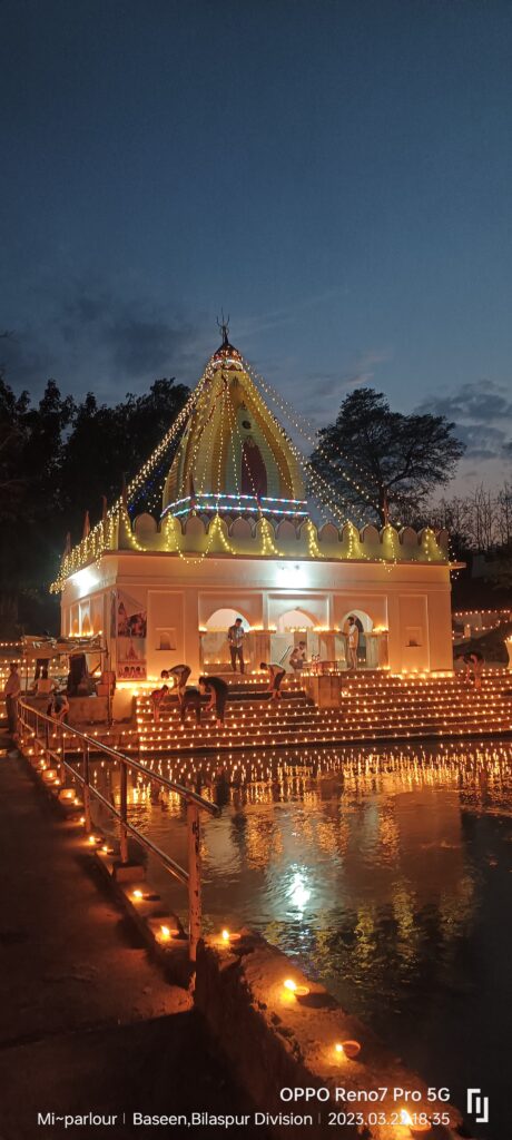 <em>दीपावली पर्व पर तुर्रीधाम के शिव मंदिर में महाकाल के भक्तों ने करी दीपों की रोशनी, आकाश में पटाखे छोड़कर लगाएं बोल बम की जयकारे, 26 नवंबर को होगा तुर्रीधाम में भव्य दीपावली पर्व का आयोजन</em> <em>दीपावली पर्व पर तुर्रीधाम के शिव मंदिर में महाकाल के भक्तों ने करी दीपों की रोशनी, आकाश में पटाखे छोड़कर लगाएं बोल बम की जयकारे, 26 नवंबर को होगा तुर्रीधाम में भव्य दीपावली पर्व का आयोजन</em> kshititech