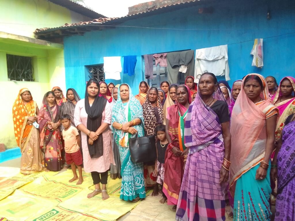 <em>महंत के पक्ष में सफेद महल की बहुरानी दिव्या सिंह ने किया प्रचार प्रसार,गांव- गांव का दौरा कर रही दिव्या सिंह, दिव्या सिंह ने कहा- भूपेश बघेल ने दिया है महिलाओं को सम्मान, कांग्रेस को करें समर्थन, महंत जी ने बनाया शक्ति को जिला, 17 नवंबर को वोट दें डॉक्टर चरणदास महंत को</em> <em>महंत के पक्ष में सफेद महल की बहुरानी दिव्या सिंह ने किया प्रचार प्रसार,गांव- गांव का दौरा कर रही दिव्या सिंह, दिव्या सिंह ने कहा- भूपेश बघेल ने दिया है महिलाओं को सम्मान, कांग्रेस को करें समर्थन, महंत जी ने बनाया शक्ति को जिला, 17 नवंबर को वोट दें डॉक्टर चरणदास महंत को</em> kshititech
