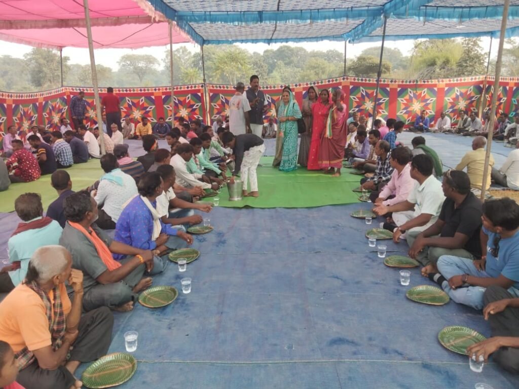 <em>महंत के पक्ष में सफेद महल की बहुरानी दिव्या सिंह ने किया प्रचार प्रसार,गांव- गांव का दौरा कर रही दिव्या सिंह, दिव्या सिंह ने कहा- भूपेश बघेल ने दिया है महिलाओं को सम्मान, कांग्रेस को करें समर्थन, महंत जी ने बनाया शक्ति को जिला, 17 नवंबर को वोट दें डॉक्टर चरणदास महंत को</em> <em>महंत के पक्ष में सफेद महल की बहुरानी दिव्या सिंह ने किया प्रचार प्रसार,गांव- गांव का दौरा कर रही दिव्या सिंह, दिव्या सिंह ने कहा- भूपेश बघेल ने दिया है महिलाओं को सम्मान, कांग्रेस को करें समर्थन, महंत जी ने बनाया शक्ति को जिला, 17 नवंबर को वोट दें डॉक्टर चरणदास महंत को</em> kshititech