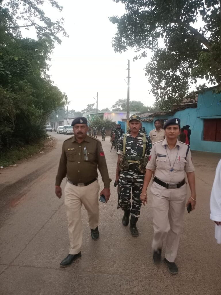<em>जिले के एसपी अहीरे ने करी शांतिपूर्ण मतदान की अपील, जिले के सभी थाना क्षेत्र में पुलिस ने निकाला फ्लैग</em> मार्च,<em> एडिशनल एसपी गायत्री सिंह एवं अंजली गुप्ता के मार्गदर्शन में हुआ फ्लैग मार्च,सक्ति में टी आई विवेक शर्मा तो वहीं डभरा थाने में नरेंद्र यादव भी रहे मौजूद,</em> <em>जिले के एसपी अहीरे ने करी शांतिपूर्ण मतदान की अपील, जिले के सभी थाना क्षेत्र में पुलिस ने निकाला फ्लैग</em> मार्च,<em> एडिशनल एसपी गायत्री सिंह एवं अंजली गुप्ता के मार्गदर्शन में हुआ फ्लैग मार्च,सक्ति में टी आई विवेक शर्मा तो वहीं डभरा थाने में नरेंद्र यादव भी रहे मौजूद,</em> kshititech