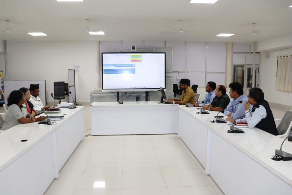 <em>कलेक्टर नूपुर ने ली प्रेस वार्ता-- 16 नवंबर की सुबह शक्ति से रवाना होगी मतदान पार्टियां, जिले में मतदान के लिए सारी तैयारियां पूर्ण, सरकारी स्कूल के प्रधान पाठक को राजनीतिक संलिप्तता के चलते किया गया निलंबित</em> <em>कलेक्टर नूपुर ने ली प्रेस वार्ता-- 16 नवंबर की सुबह शक्ति से रवाना होगी मतदान पार्टियां, जिले में मतदान के लिए सारी तैयारियां पूर्ण, सरकारी स्कूल के प्रधान पाठक को राजनीतिक संलिप्तता के चलते किया गया निलंबित</em> kshititech