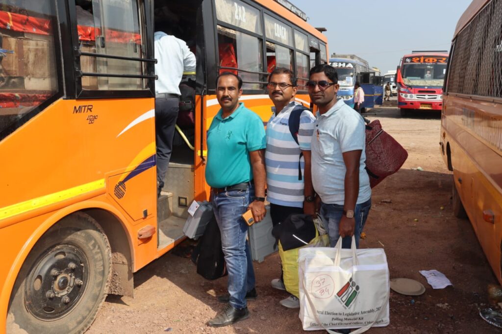 <em>लोकतंत्र के महापर्व की तैयारीया-- शक्ति जिले के कलेक्टर/एसपी ने किया मतदान दलों को रवाना, 16 नवंबर की सुबह शहर के मंडी प्रांगण से रवाना हुई पोलिंग पार्टियां,शत- प्रतिशत मतदान के लक्ष्य को पूर्ण करने चुनावी अमला सजग, कलेक्टर नूपुर ने कहा-- निष्ठा के साथ संपन्न कराये शांतिपूर्ण मतदान, कलेक्टर ने कहा- ऑल द बेस्ट</em> <em>लोकतंत्र के महापर्व की तैयारीया-- शक्ति जिले के कलेक्टर/एसपी ने किया मतदान दलों को रवाना, 16 नवंबर की सुबह शहर के मंडी प्रांगण से रवाना हुई पोलिंग पार्टियां,शत- प्रतिशत मतदान के लक्ष्य को पूर्ण करने चुनावी अमला सजग, कलेक्टर नूपुर ने कहा-- निष्ठा के साथ संपन्न कराये शांतिपूर्ण मतदान, कलेक्टर ने कहा- ऑल द बेस्ट</em> kshititech