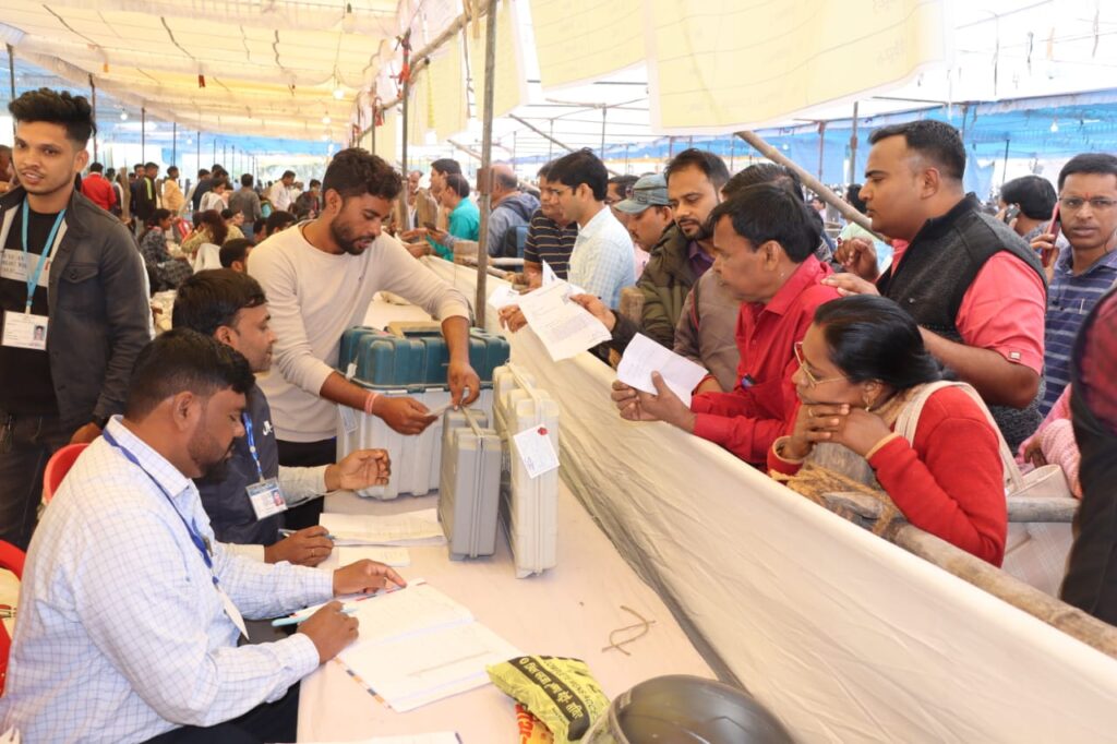 <em>लोकतंत्र के महापर्व की तैयारीया-- शक्ति जिले के कलेक्टर/एसपी ने किया मतदान दलों को रवाना, 16 नवंबर की सुबह शहर के मंडी प्रांगण से रवाना हुई पोलिंग पार्टियां,शत- प्रतिशत मतदान के लक्ष्य को पूर्ण करने चुनावी अमला सजग, कलेक्टर नूपुर ने कहा-- निष्ठा के साथ संपन्न कराये शांतिपूर्ण मतदान, कलेक्टर ने कहा- ऑल द बेस्ट</em> <em>लोकतंत्र के महापर्व की तैयारीया-- शक्ति जिले के कलेक्टर/एसपी ने किया मतदान दलों को रवाना, 16 नवंबर की सुबह शहर के मंडी प्रांगण से रवाना हुई पोलिंग पार्टियां,शत- प्रतिशत मतदान के लक्ष्य को पूर्ण करने चुनावी अमला सजग, कलेक्टर नूपुर ने कहा-- निष्ठा के साथ संपन्न कराये शांतिपूर्ण मतदान, कलेक्टर ने कहा- ऑल द बेस्ट</em> kshititech